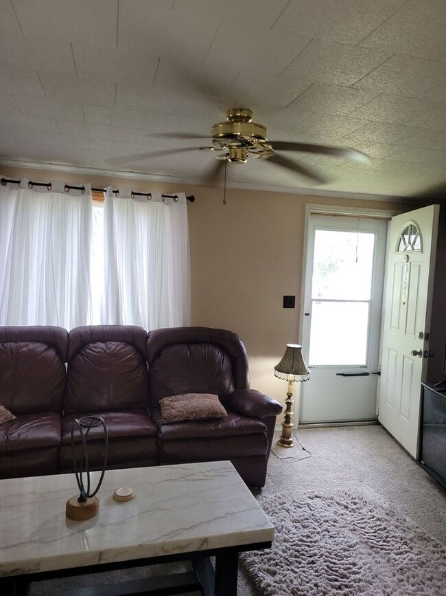 753 East Dr in Clairton, PA - Building Photo - Building Photo