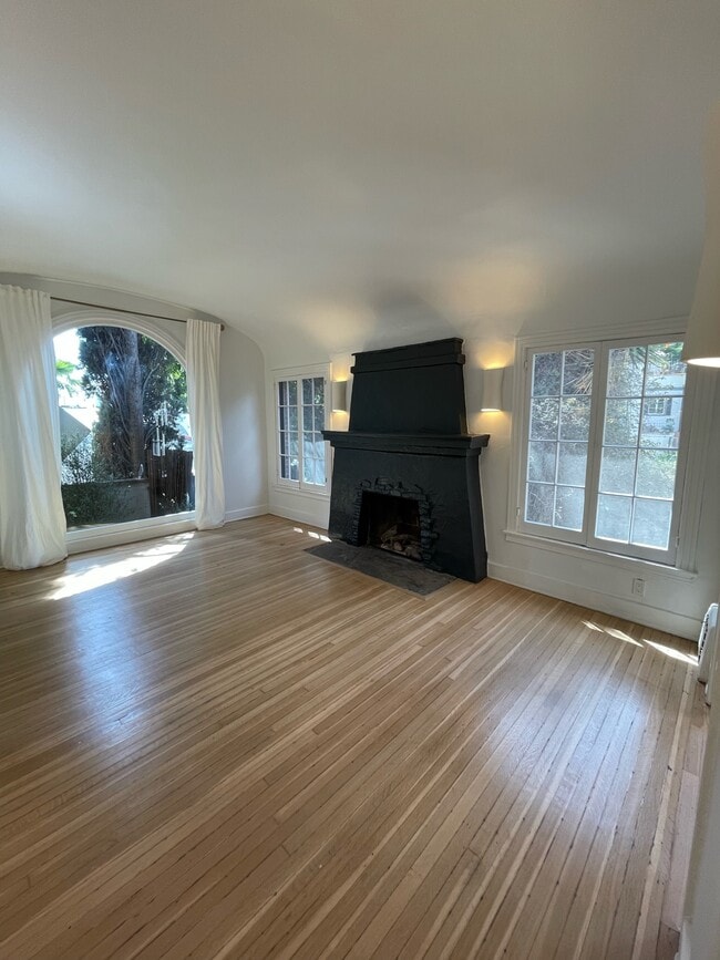 property at 2076 Paramount Dr