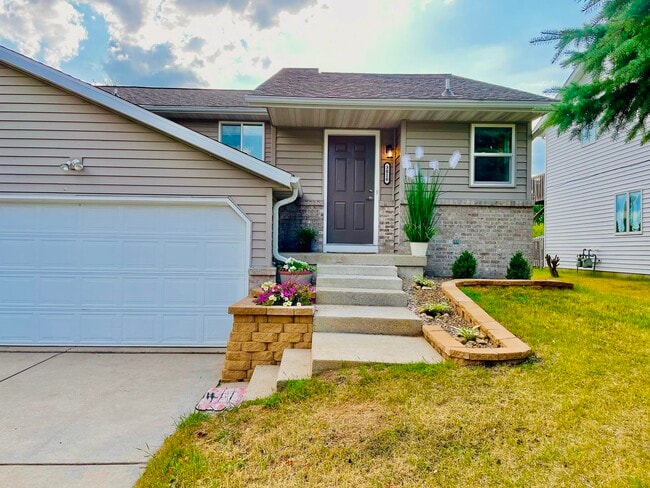 property at 3016 Maple Valley Dr