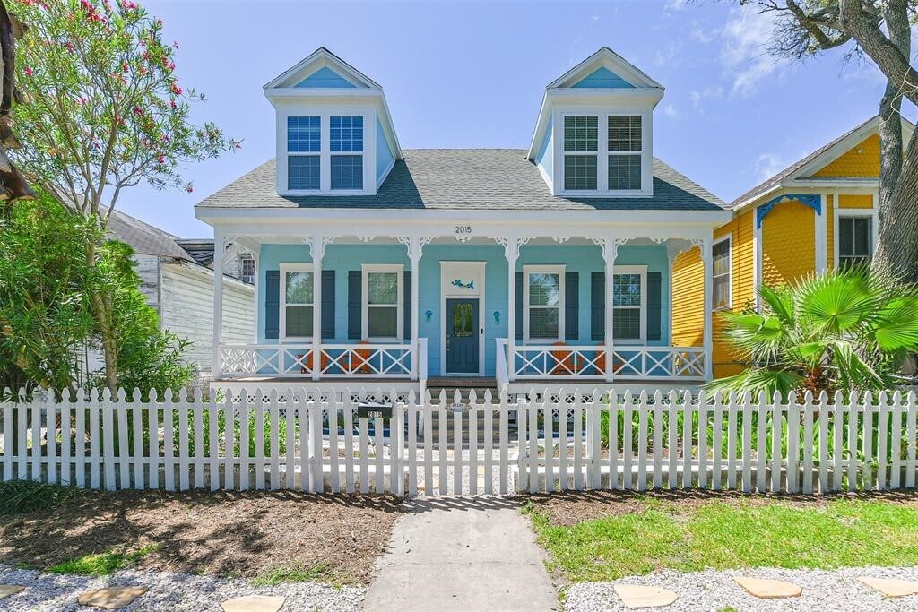 2015 Avenue O in Galveston, TX - Building Photo