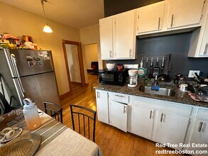 76 Mozart St, Unit 74 #3 in Boston, MA - Foto de edificio - Building Photo