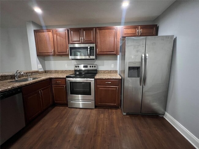 5621 Riverside Dr in Coral Springs, FL - Building Photo - Building Photo