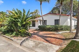 1216 NE 16th Ter in Fort Lauderdale, FL - Foto de edificio - Building Photo