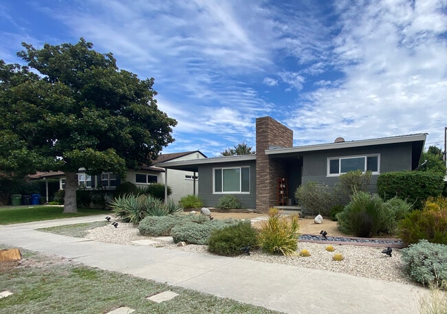6312 Belmar Ave in Tarzana, CA - Foto de edificio - Building Photo