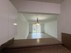7000 NW 186th St in Hialeah, FL - Building Photo - Building Photo