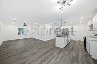 175 Holly Rd NW in Atlanta, GA - Foto de edificio - Building Photo