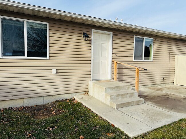 521 Yellowstone Ave in Laurel, MT - Building Photo - Building Photo