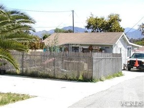 688 Mission Dr in Camarillo, CA - Building Photo - Building Photo