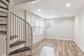 744 Onarga Ave in Los Angeles, CA - Building Photo - Building Photo