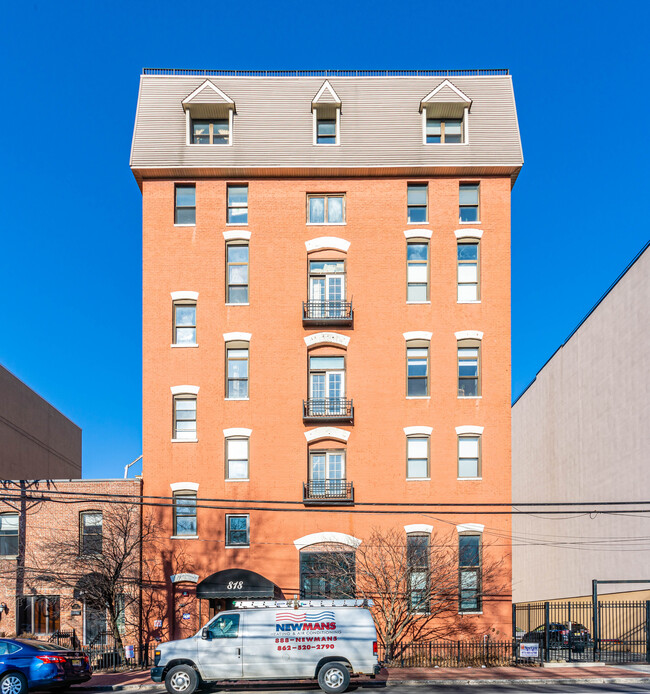 818 Jefferson St in Hoboken, NJ - Building Photo - Building Photo