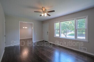 10104 Bellaire Ave in Kansas City, MO - Building Photo - Building Photo