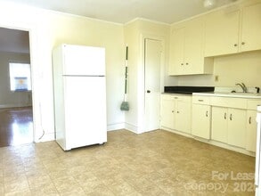 2245 Crescent Ave in Charlotte, NC - Building Photo - Building Photo