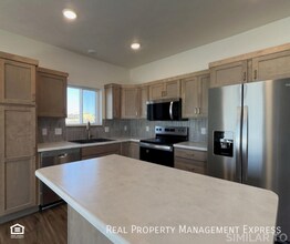 Modern 3 Bed 2.5 Bath Townhome Located in in Sioux Falls, SD - Building Photo - Building Photo