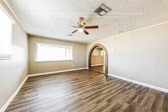 6921 W Hazelwood St in Phoenix, AZ - Foto de edificio - Building Photo