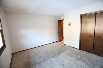 2132 Shangrai-La Dr SE in Grand Rapids, MI - Building Photo - Building Photo