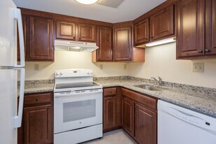 Summit Park in Hartford, CT - Building Photo