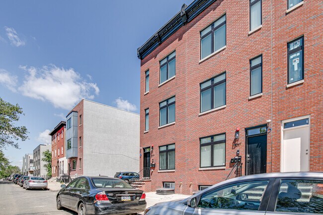 2017 N College Ave, Unit 3 photo'