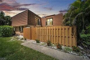 1444 Park Shore Cir in Ft. Myers, FL - Building Photo