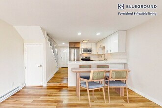 2106 Manhattan Beach Blvd in Redondo Beach, CA - Foto de edificio - Building Photo