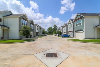 5213 Pinemont Creek Ln in Houston, TX - Building Photo - Building Photo