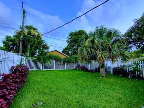 1028 18th St in West Palm Beach, FL - Foto de edificio - Building Photo