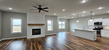 102 Clearwater Dr in Brookland, AR - Foto de edificio - Building Photo