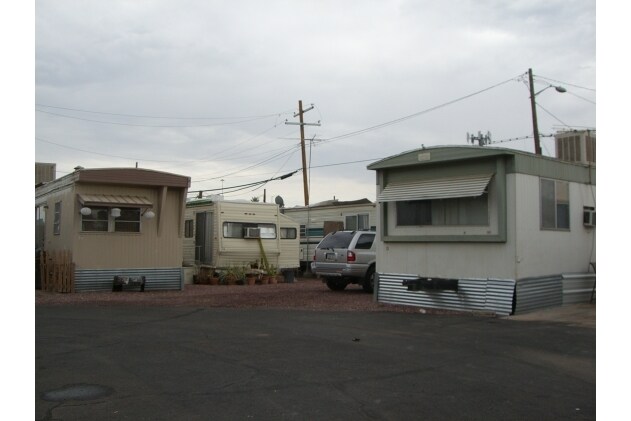 Yucca-26 Spaces in Phoenix, AZ - Building Photo