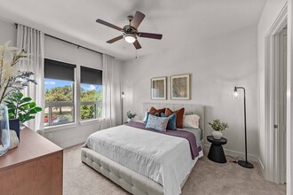 422 at the Lake in Austin, TX - Foto de edificio - Building Photo