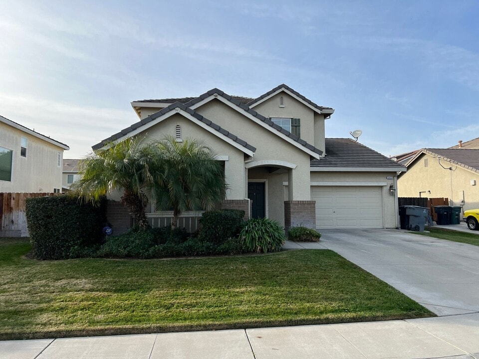 5453 Corbett Ct in Riverbank, CA - Building Photo