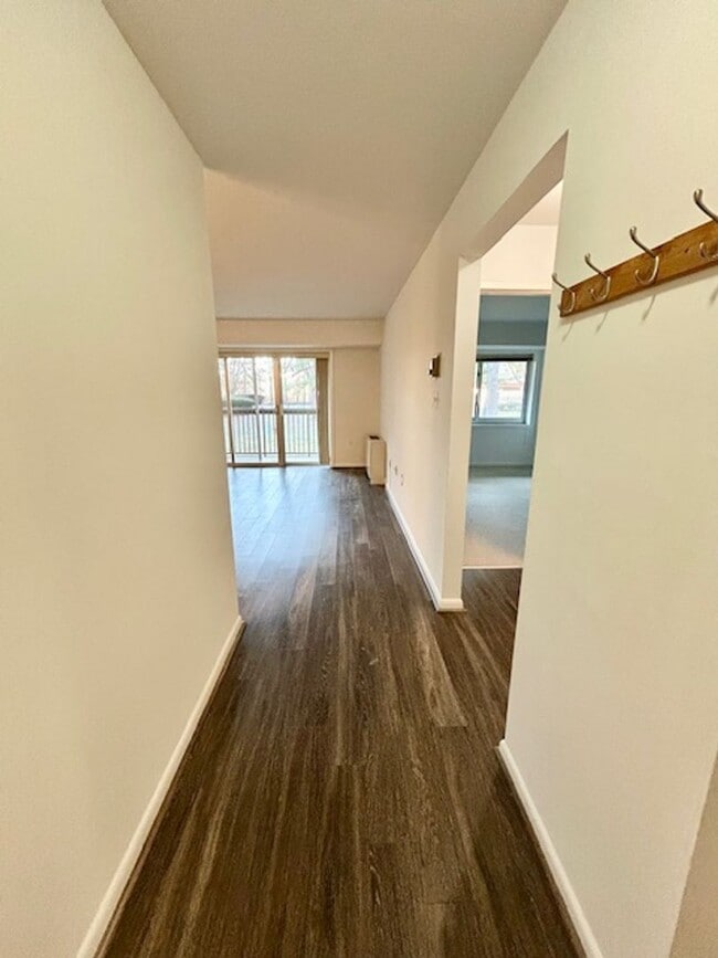 10300 Westlake Dr in Bethesda, MD - Building Photo - Building Photo