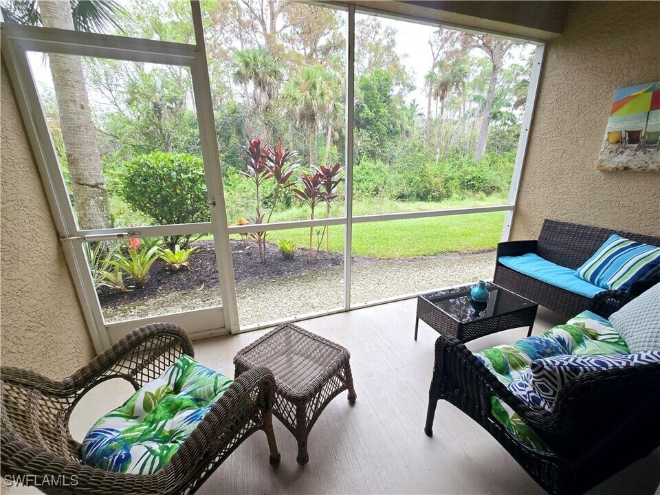4510 Botanical Pl Cir in Naples, FL - Foto de edificio