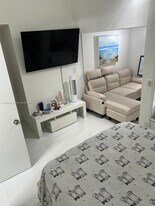 246 Poinciana Island Dr in Sunny Isles Beach, FL - Building Photo