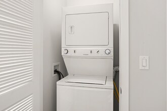 211 S Halsted St in Chicago, IL - Foto de edificio - Building Photo