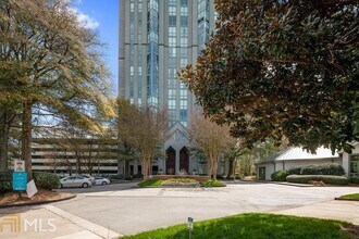 2870 Pharr Ct S Northwest-Unit -2905 in Atlanta, GA - Building Photo - Building Photo