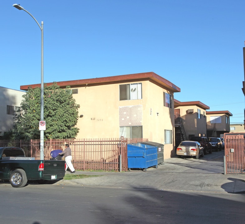 7234-7236 Milwood Ave in Canoga Park, CA - Building Photo