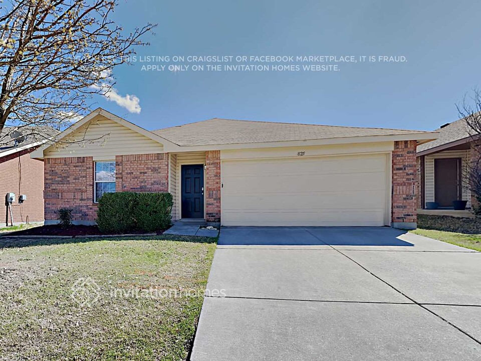 825 Poncho Ln in Haslet, TX - Foto de edificio