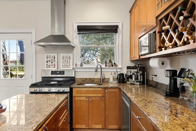 67 Gates St in Boston, MA - Building Photo - Building Photo