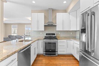 380 W Broadway in Boston, MA - Building Photo - Building Photo