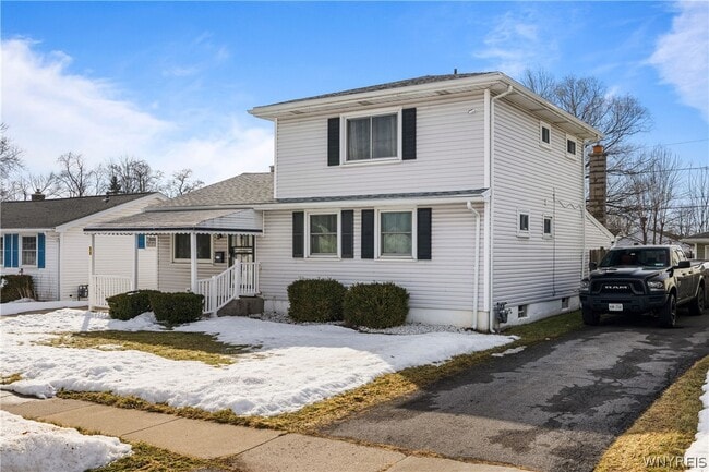 property at 36 Crescent Ct