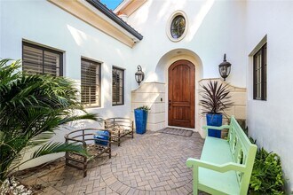 2904 Tiburon Blvd E in Naples, FL - Building Photo - Building Photo