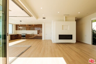 18225 Coastline Dr in Malibu, CA - Building Photo - Building Photo