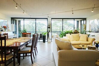 2480 Presidential Way in West Palm Beach, FL - Foto de edificio - Building Photo