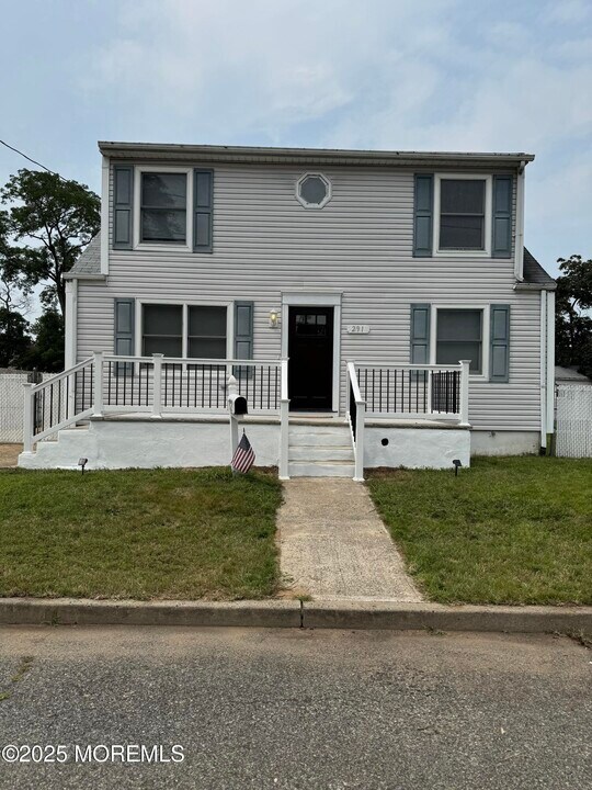 291 Park Ave in Old Bridge, NJ - Building Photo