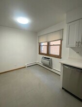5230 N Delphia Ave in Chicago, IL - Building Photo - Building Photo