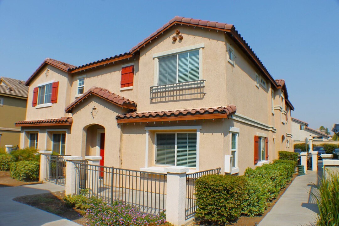 15609 Lasselle St in Moreno Valley, CA - Building Photo