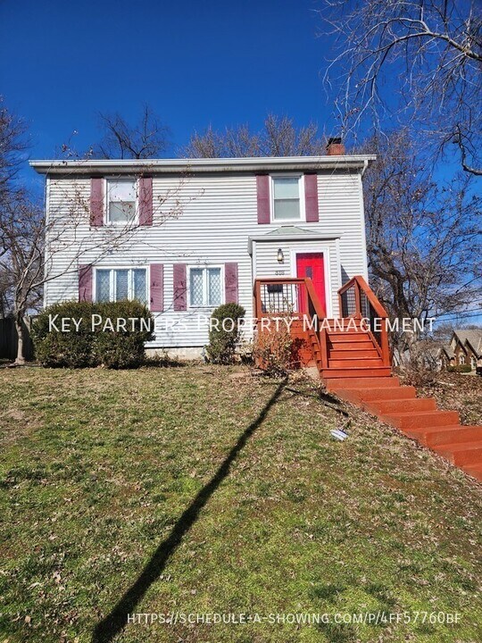 318 E 68th St in Kansas City, MO - Building Photo