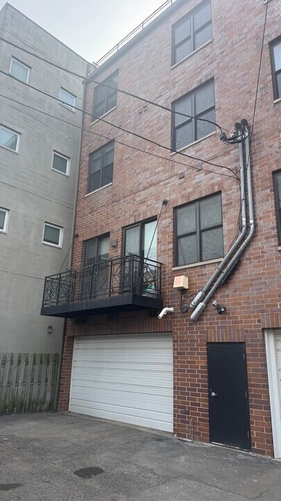 2507 N Milwaukee Ave in Chicago, IL - Building Photo