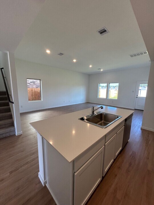 21563 Casavatore Dr in New Caney, TX - Building Photo