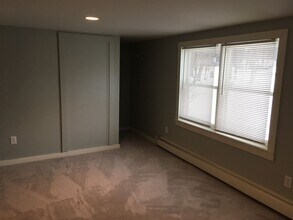 37 Whitehall Rd in Hooksett, NH - Building Photo - Building Photo
