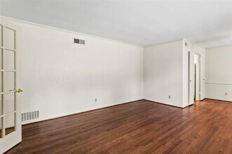 9803 Windledge Dr in Dallas, TX - Building Photo - Building Photo